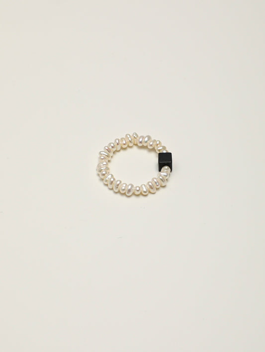 The Silhouette Onyx and Baroque Pearl Band