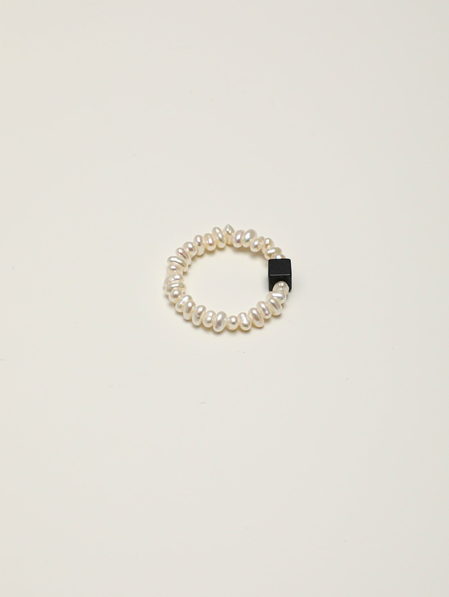 The Silhouette Onyx and Baroque Pearl Band