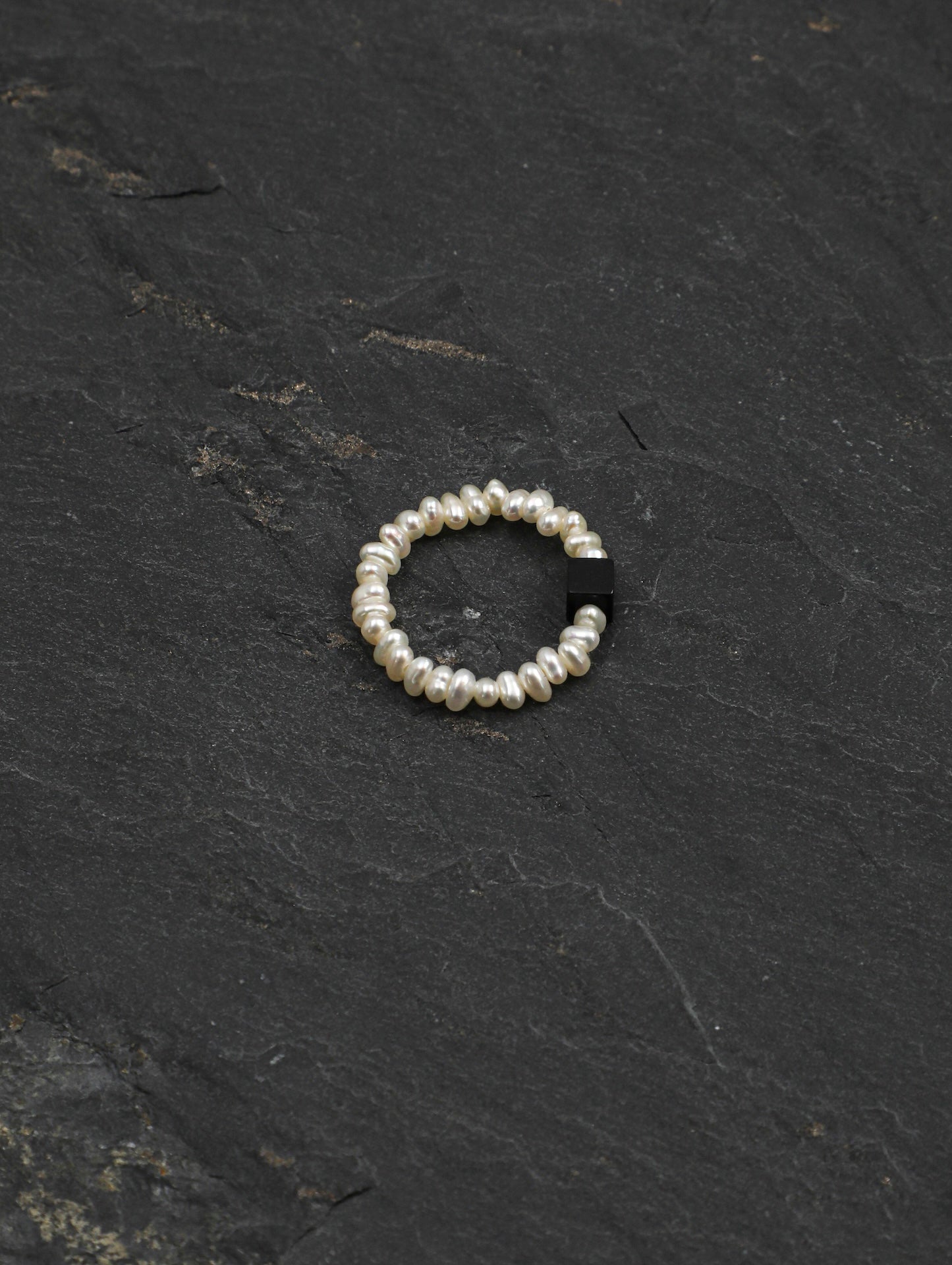 The Silhouette Onyx and Baroque Pearl Band