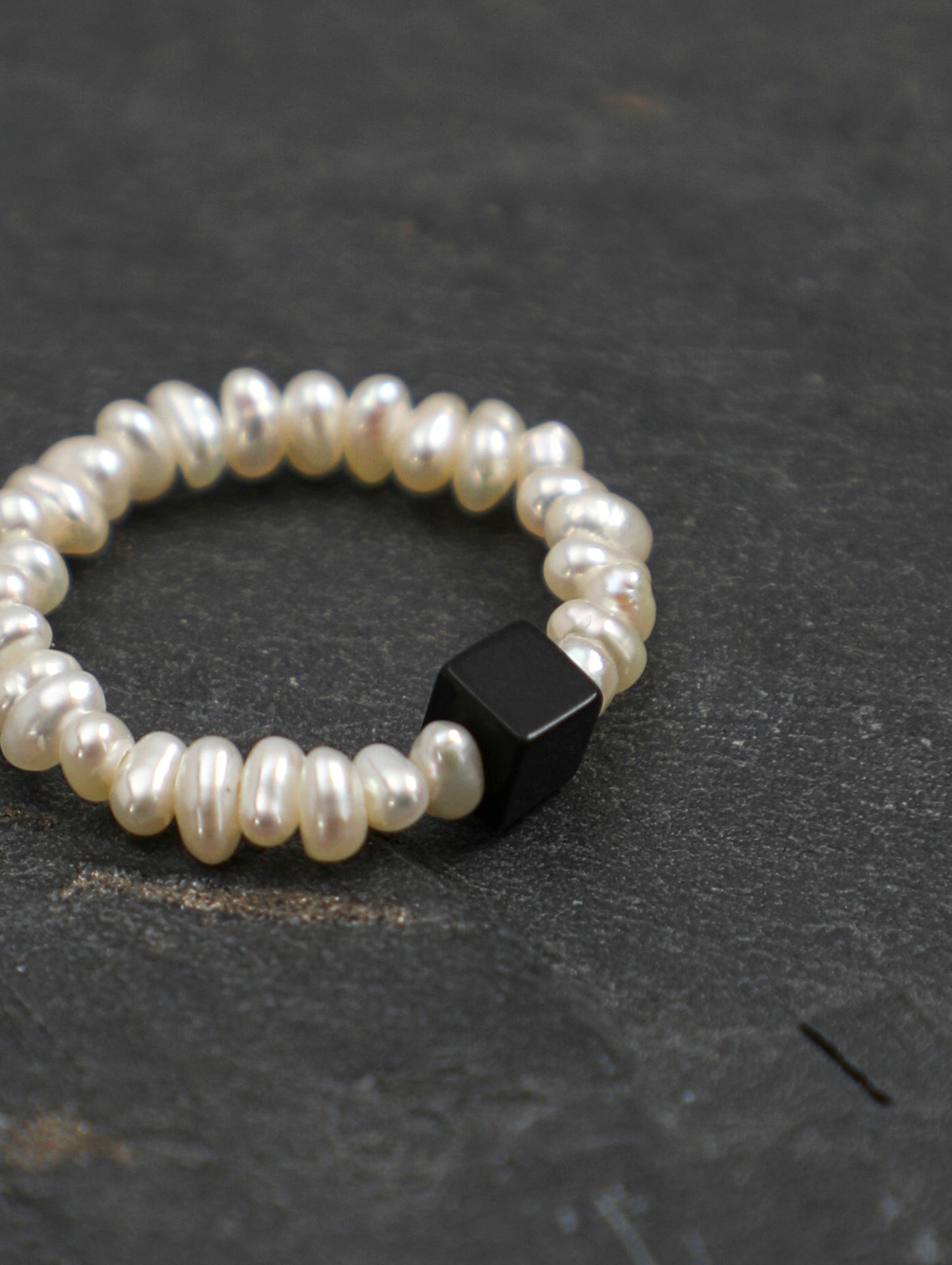 The Silhouette Onyx and Baroque Pearl Band