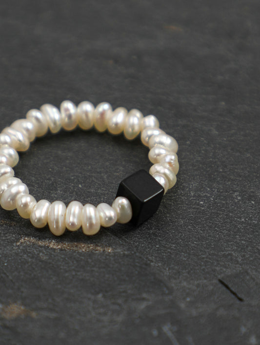 The Silhouette Onyx and Baroque Pearl Band